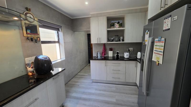 3 Bedroom Property for Sale in Reebok Western Cape